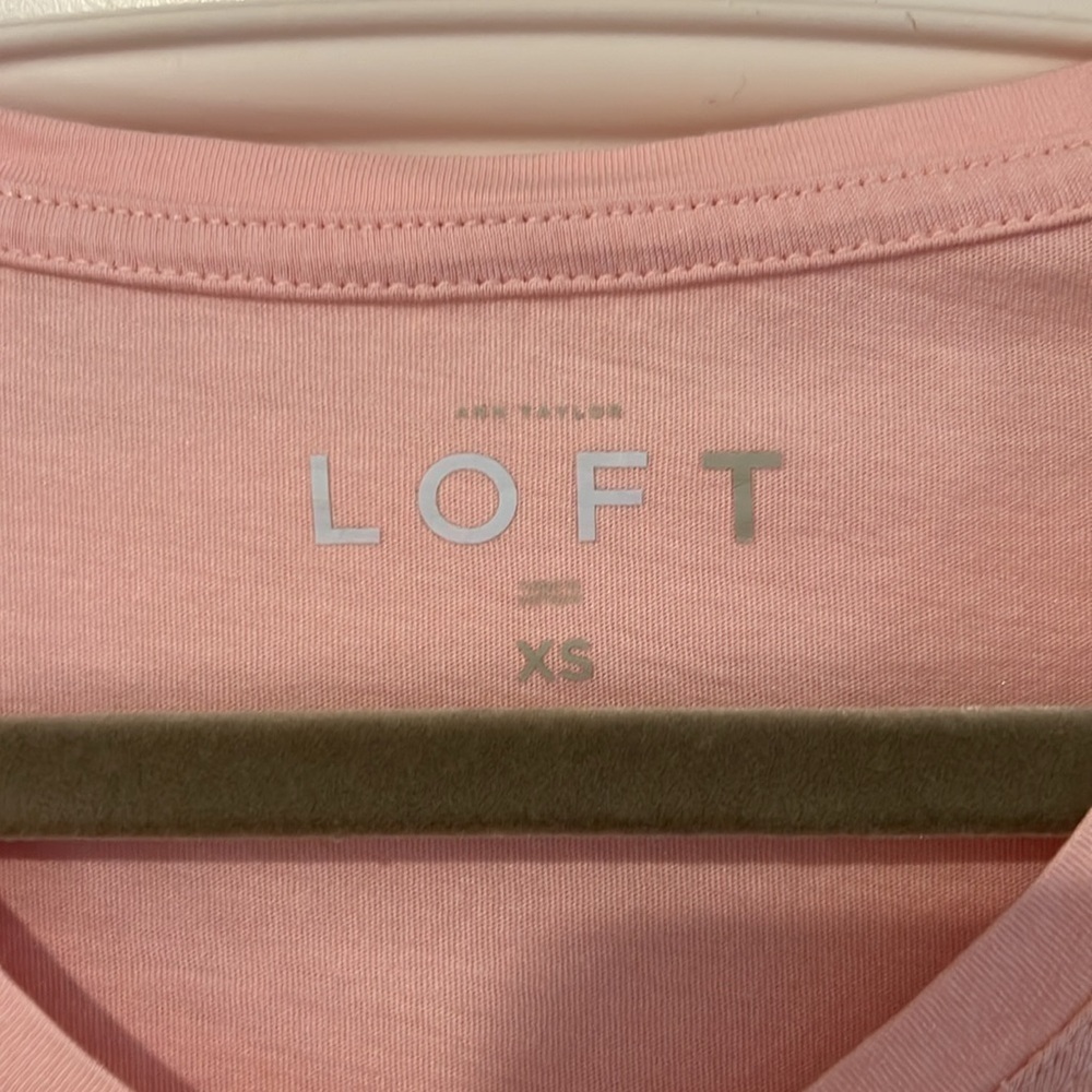 Ann Taylor Loft Soft Vneck Short Sleeve Pink Tshirt Size XS - Picture 2 of 8